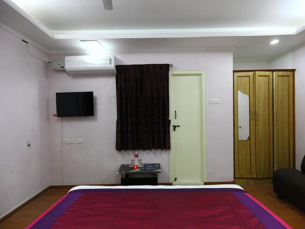 Отель Oyo 6732 Dheeran Residency Коимбатур Экстерьер фото