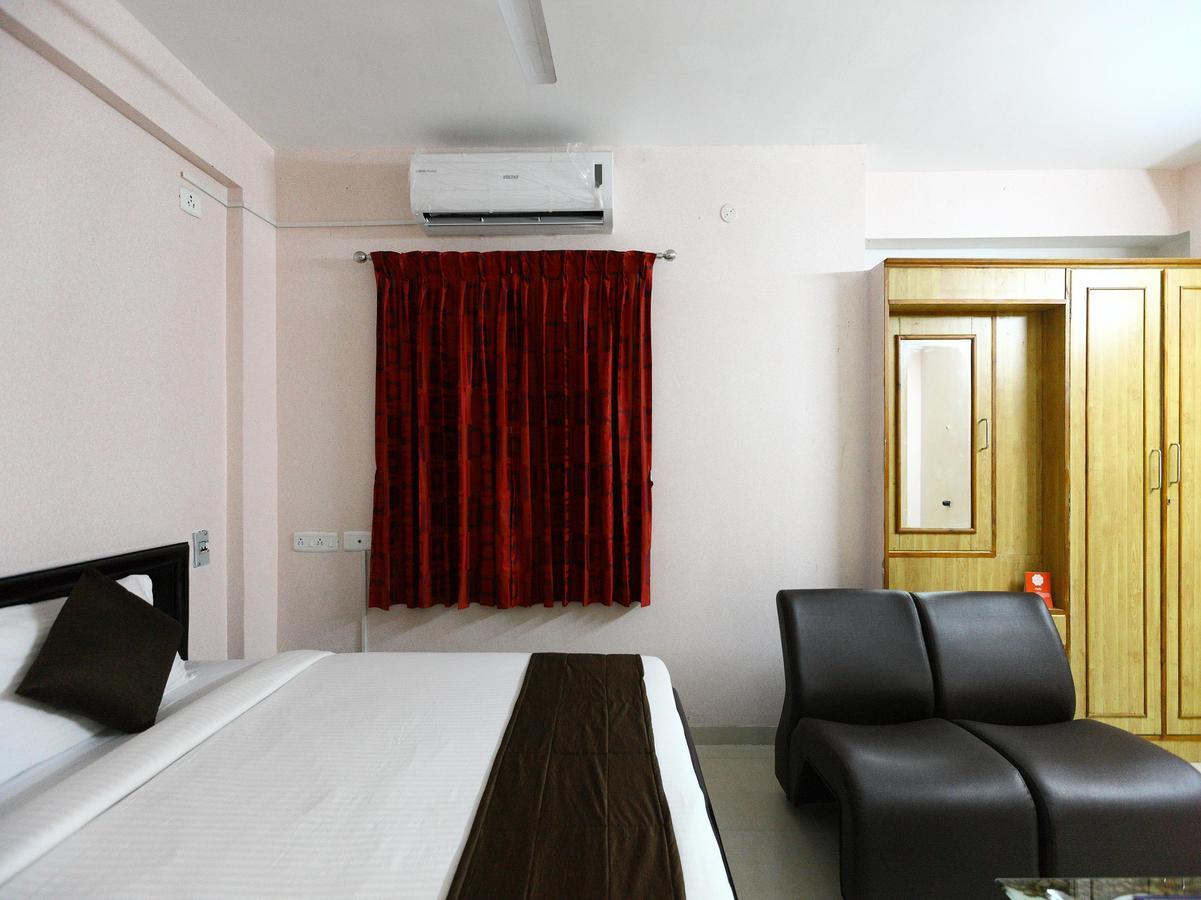 Отель Oyo 6732 Dheeran Residency Коимбатур Экстерьер фото